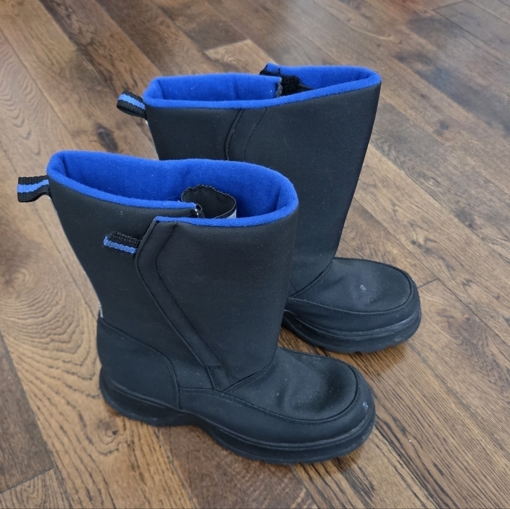 Kids Black and Blue Snow/ Winter Boots Size 2